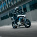 675NK_Glacier White_Action (6)